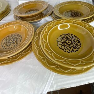Vintage set if 4 Golden Seville stoneware dessert bowls and plates. Japan